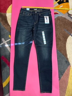 Denizen from Levi's Women's Dark Indigo high rise Skinny essential stretch Jeans